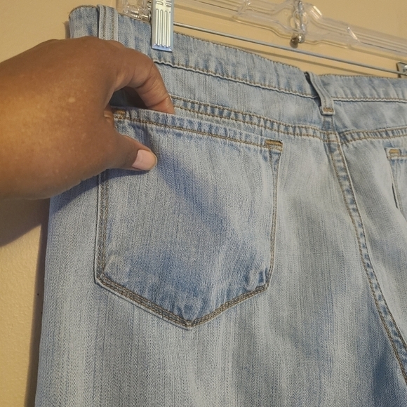 J. Brand | Women's Light Wash High Rise Wide Leg Malik Jeans (Size 32) - Picture 11 of 15